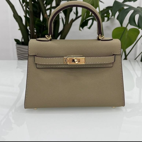 Elegant Tan Leather Handbag
